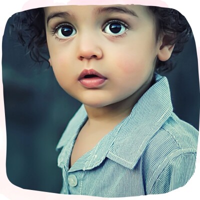 Baby und Kinderbekleidung mit Hemdkragen...