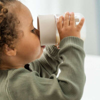 Done by Deer Training Cup 360° Tiny Farm Blue – Trinklernbecher 260 ml Tiny Farm powder