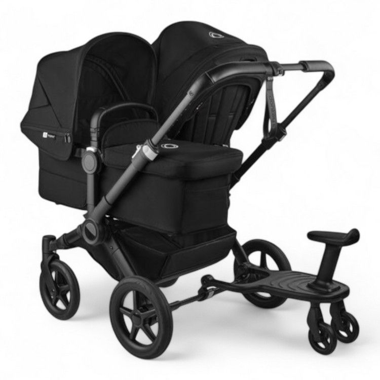 Bugaboo Mitfahrbrett in Schwarz mit zwei Rädern und abnehmbarem Sitz am Kinderwagen