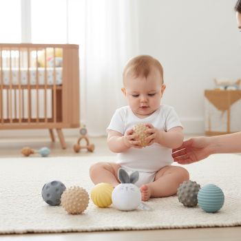 Chicco Sanfte Sensorikbälle 6er Set Baby mit Hasen Veloursball Rassel ab Geburt – Babyladen Erlangen https://www.babyladen-erlangen.de/